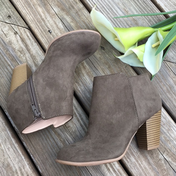 Old Navy Shoes - 🎉🎊HP 10/3🎊🎉 Olive booties